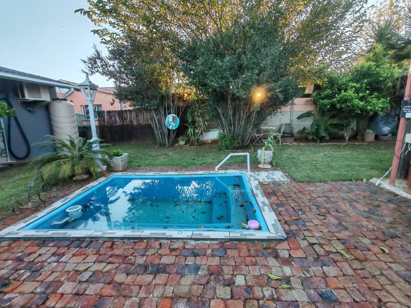 3 Bedroom House for Sale with Flatlets in Sasolburg Ext 1 - Photo 5