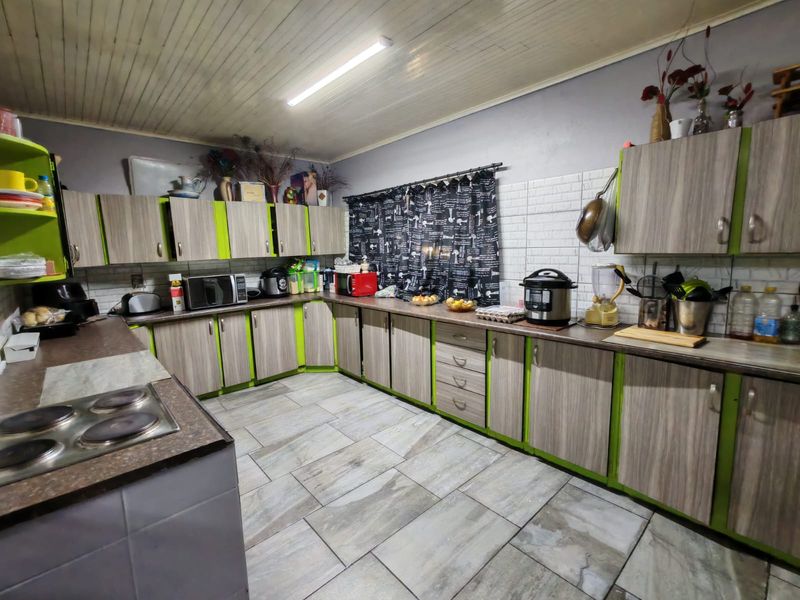 3 Bedroom House for Sale with Flatlets in Sasolburg Ext 1 - Photo 7