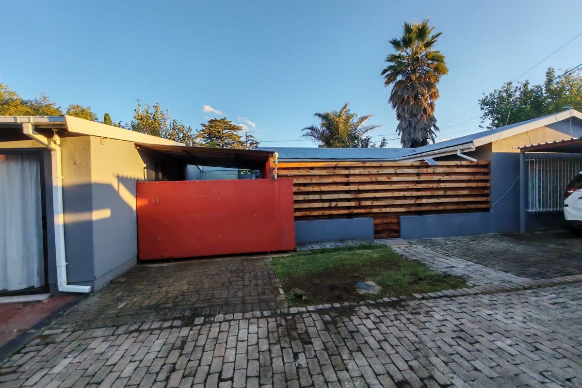 3 Bedroom House for Sale with Flatlets in Sasolburg Ext 1 - Photo 2