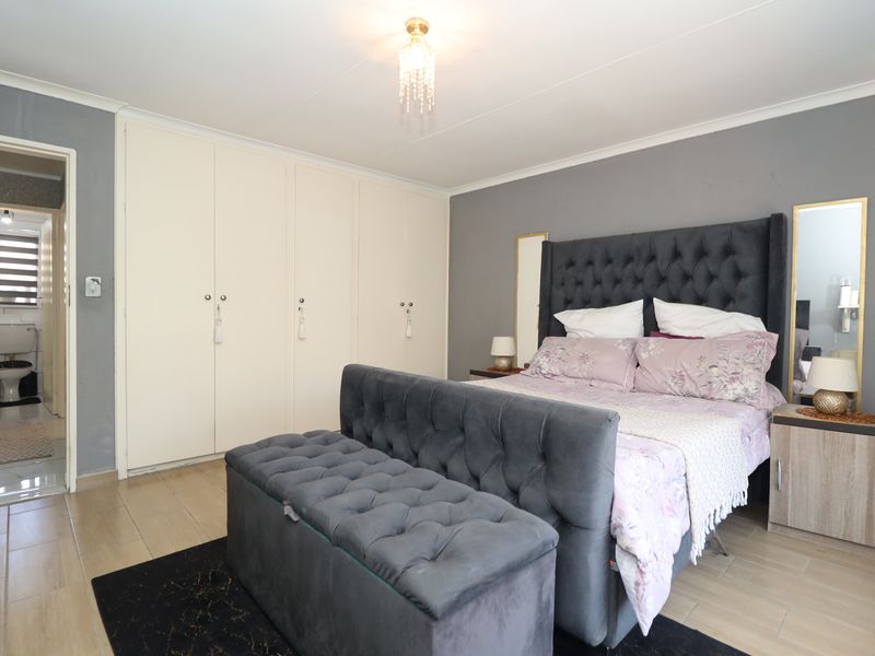 Spacious Cozy Home with a Fabulous Feel - Photo 10