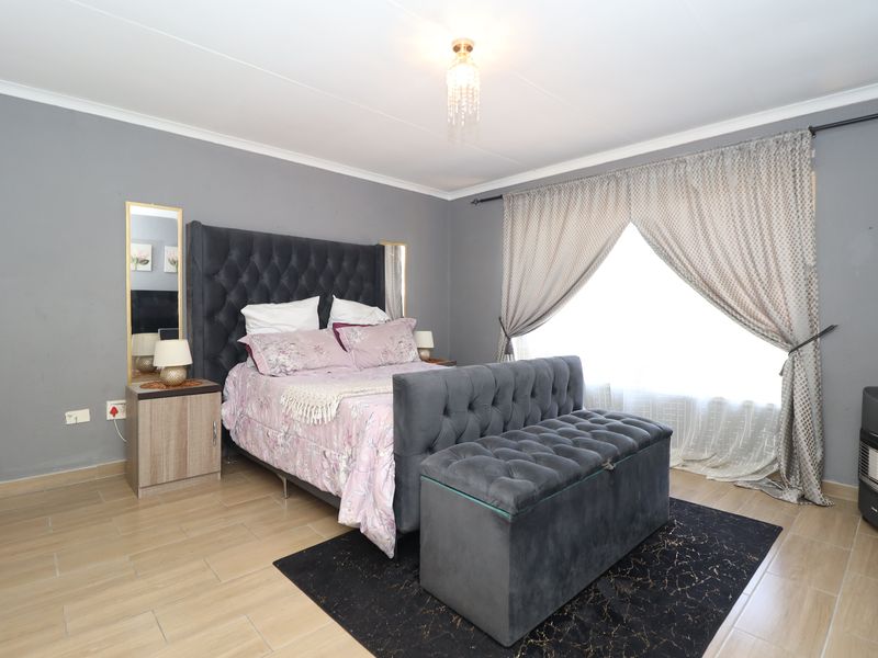 Spacious Cozy Home with a Fabulous Feel - Photo 9