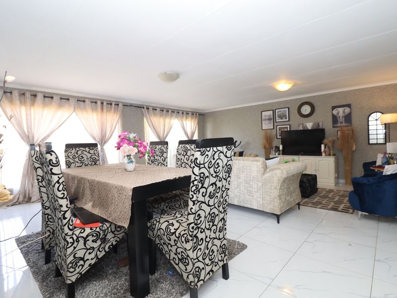 Spacious Cozy Home with a Fabulous Feel - Photo 7