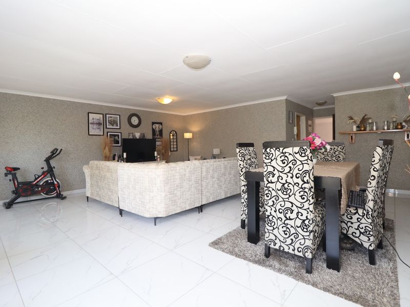 Spacious Cozy Home with a Fabulous Feel - Photo 6