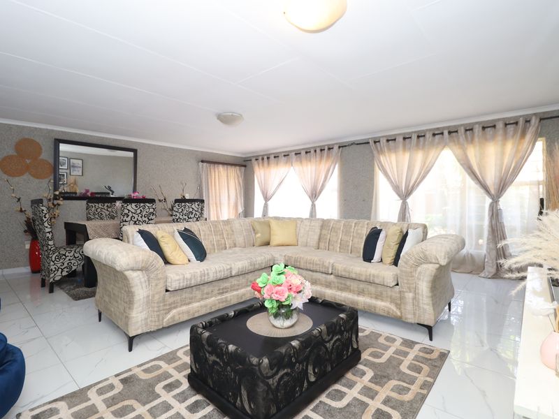 Spacious Cozy Home with a Fabulous Feel - Photo 8