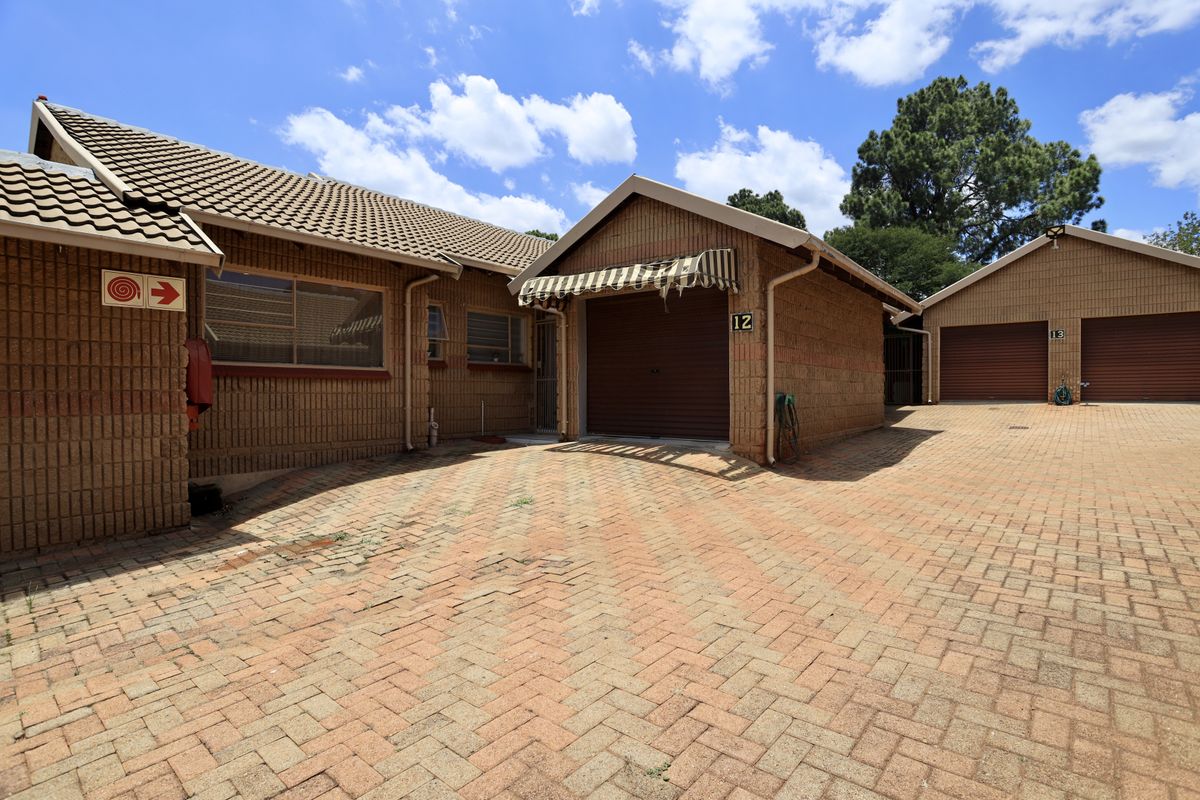 Spacious Cozy Home with a Fabulous Feel - Photo 2