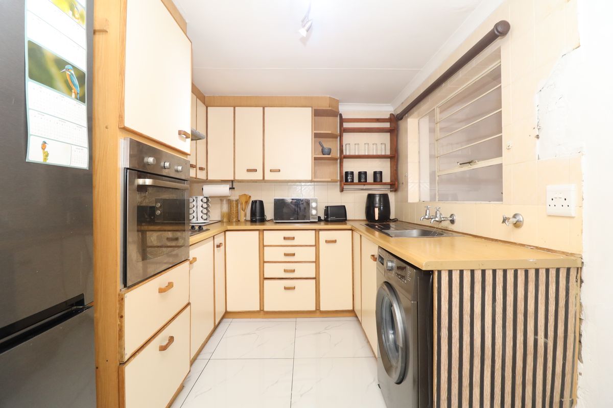 Spacious Cozy Home with a Fabulous Feel - Photo 3