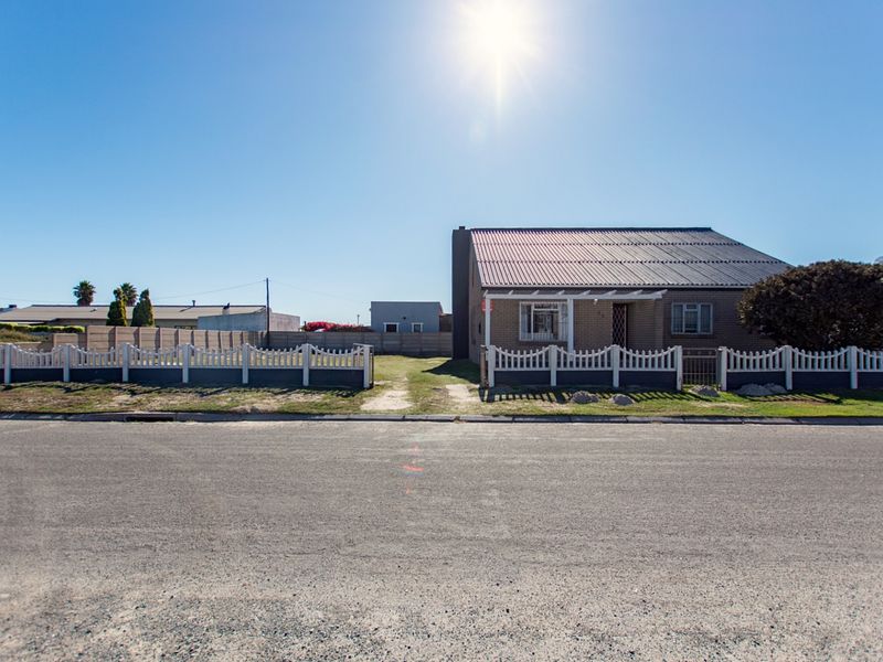 Stunning 3.5-Bed Coastal Gem with Sea Views in Sought-After Middedorp! - Photo 4