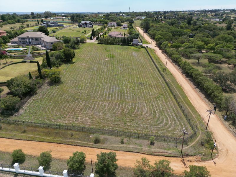 Enchanting Corner Stand in Secure Estate with Panoramic Views of Johannesburg - Photo 6