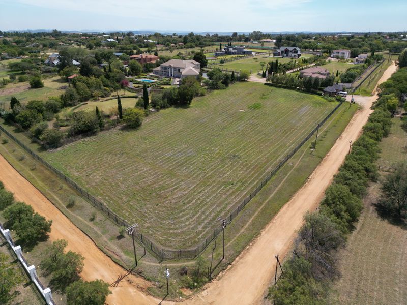 Enchanting Corner Stand in Secure Estate with Panoramic Views of Johannesburg - Photo 4