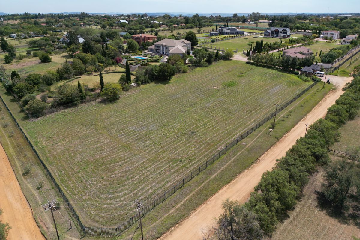 Enchanting Corner Stand in Secure Estate with Panoramic Views of Johannesburg - Photo 3