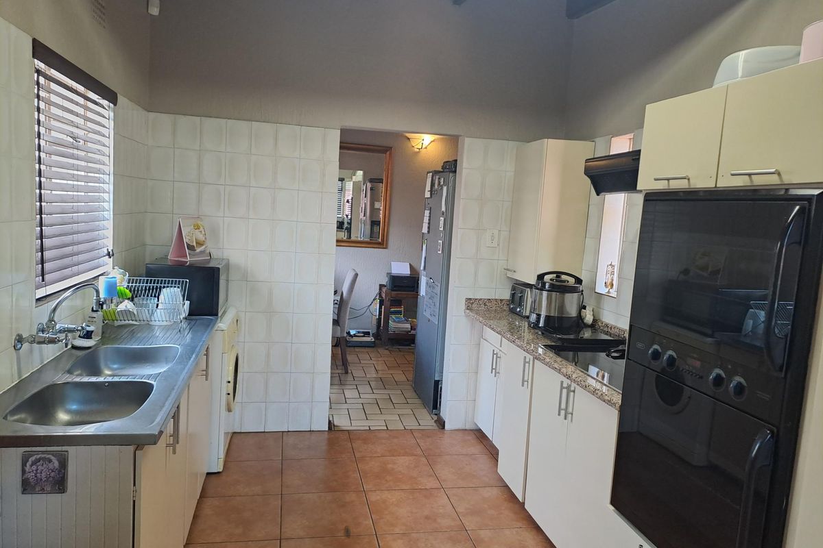 THREE BEDROOM FAMILY HOME FOR SALE IN WILROPARK - MAKE ME YOURS! - Photo 5