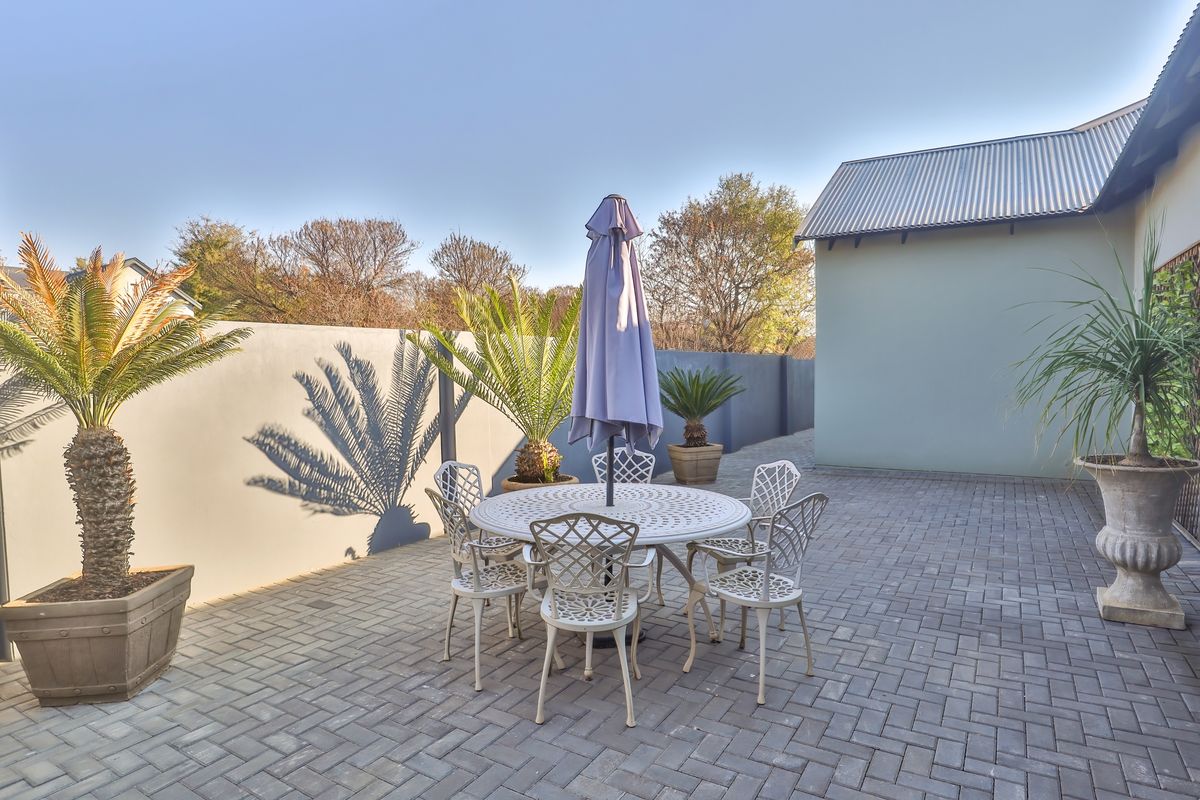 Modern home with Top of the Range Finishes!! - Photo 5