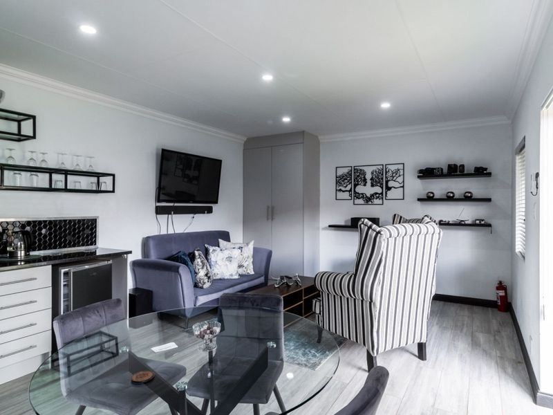 3 Bedroom 2 bathroom Plus Flat  in Boomed Buurendal Call Me Al But Call Me - Photo 2