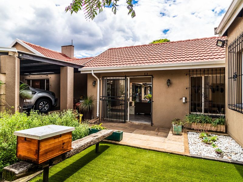 3 Bedroom 2 bathroom Plus Flat  in Boomed Buurendal Call Me Al But Call Me - Photo 3