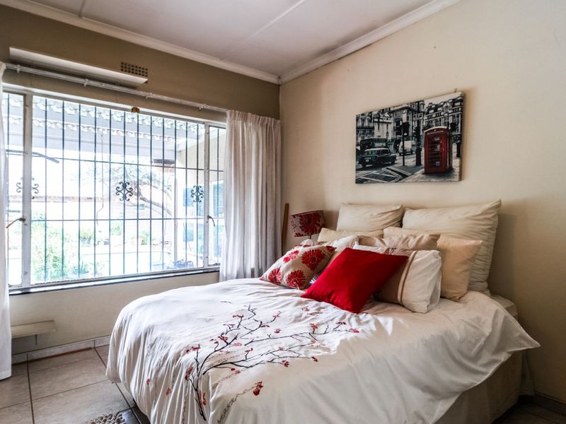 3 Bedroom 2 bathroom Plus Flat  in Boomed Buurendal Call Me Al But Call Me - Photo 8