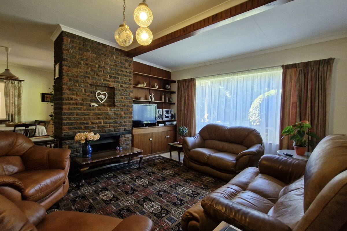 Family Home Conveniently Across from Primary School - Photo 2