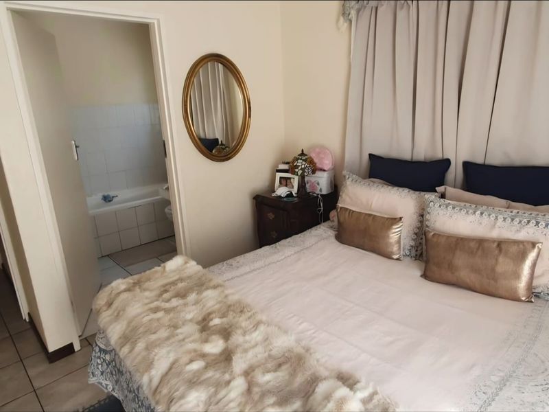 3 Bed 2 Bath Modern Duplex  Garden Apartment in Edenglen Call Me Al But Call Me - Photo 8