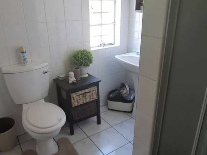3 Bed 2 Bath Modern Duplex  Garden Apartment in Edenglen Call Me Al But Call Me - Photo 4