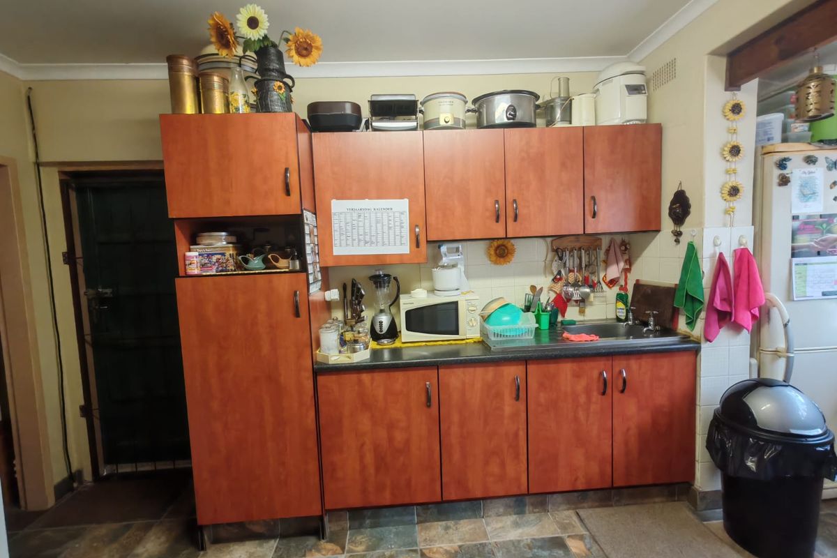 3 bedroom House for Sale with Flatlet in Sasolburg ext 1 - Photo 3