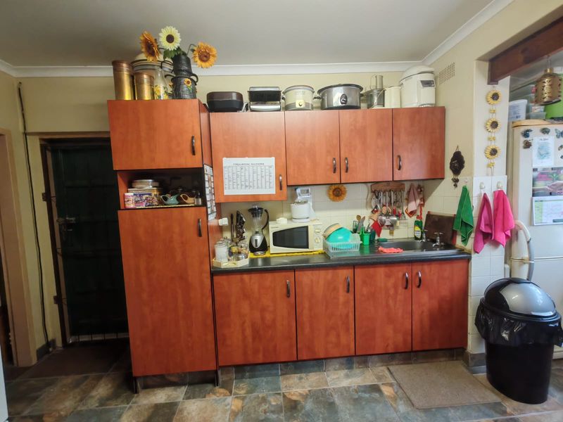 3 bedroom House for Sale with Flatlet in Sasolburg ext 1 - Photo 3