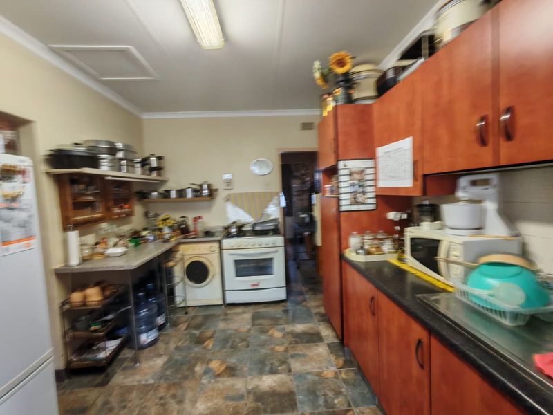 3 bedroom House for Sale with Flatlet in Sasolburg ext 1 - Photo 4