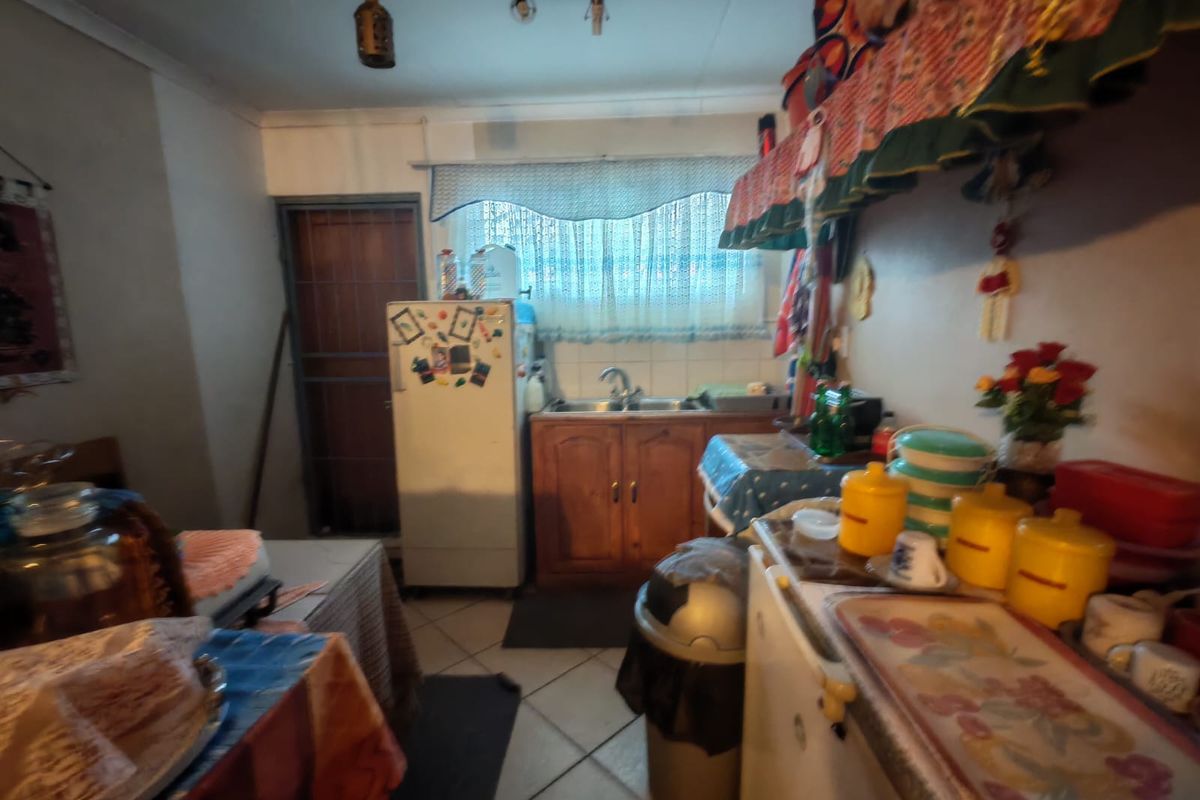 3 bedroom House for Sale with Flatlet in Sasolburg ext 1 - Photo 5