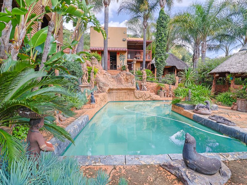 Your Own Hidden Paradise – Mini Sun City Luxury & Boundless Potential - Photo 5