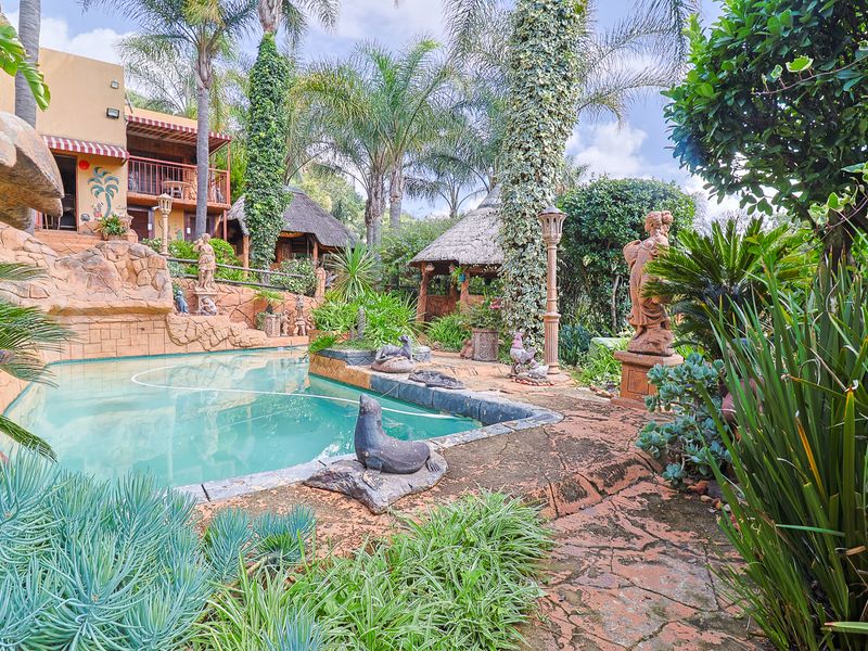 Your Own Hidden Paradise – Mini Sun City Luxury & Boundless Potential - Photo 6