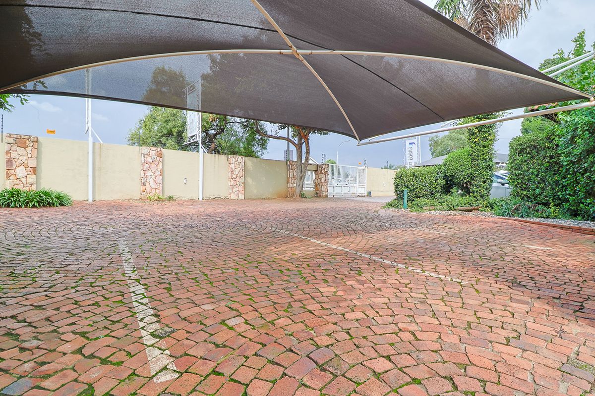 Unlock Success – High-Traffic Commercial Gem in Prime Location - Photo 4