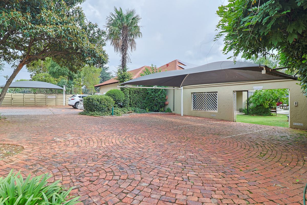 Unlock Success – High-Traffic Commercial Gem in Prime Location - Photo 3