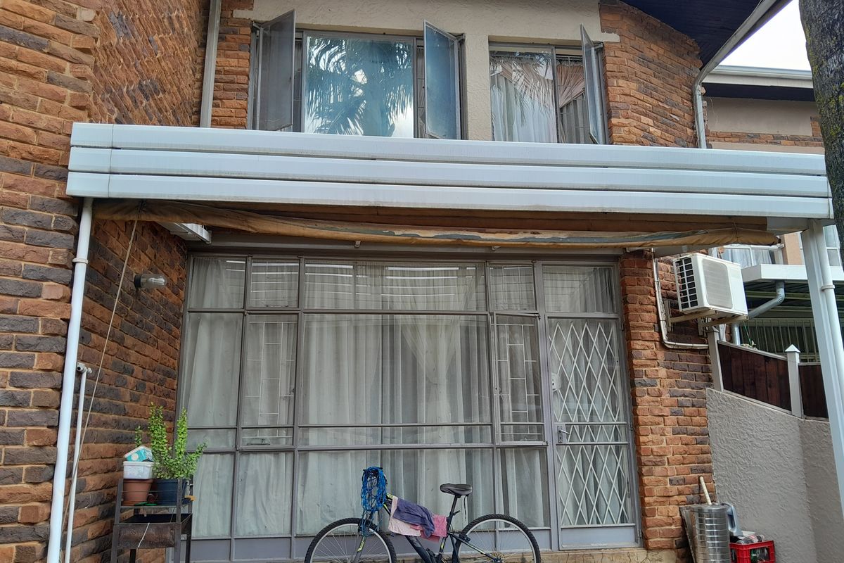 Meyerspark Duplex, Modern Stunning living-spacious -step into comfort - Photo 2