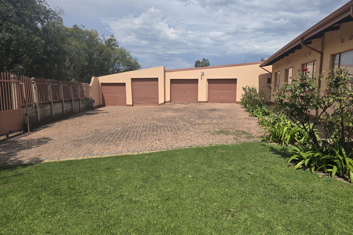3 Bedroom House for Sale in Vanderbijlpark SE 1 - Photo 4