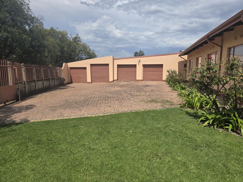 3 Bedroom House for Sale in Vanderbijlpark SE 1 - Photo 4
