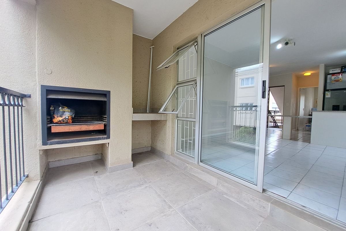 Charming 1-bedroom apartment —luxury living in a prime location! - Photo 2