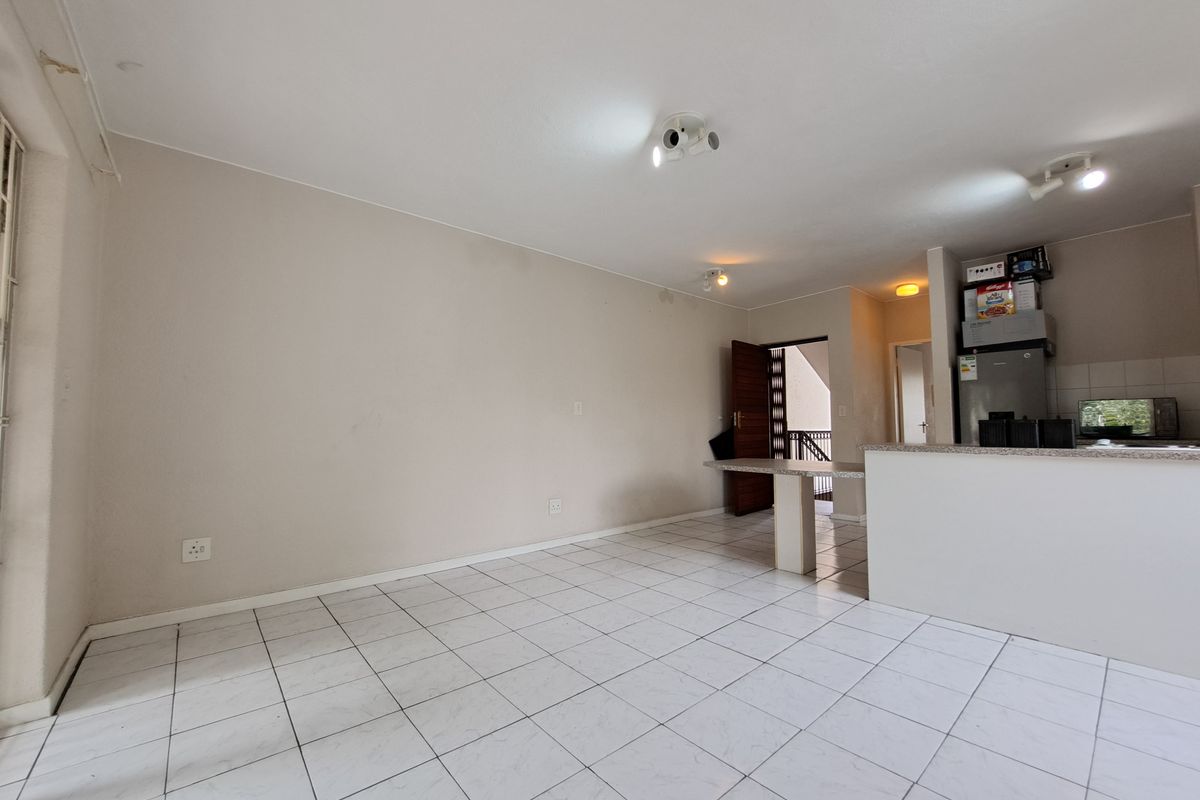 Charming 1-bedroom apartment —luxury living in a prime location! - Photo 4