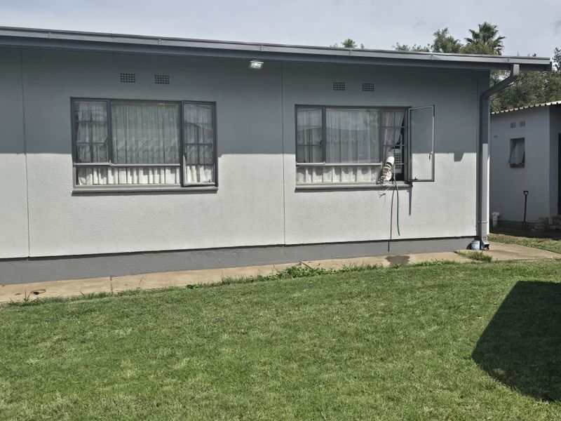 3 Bedroom House for Sale in Vanderbijlpark SE 1 - Photo 2
