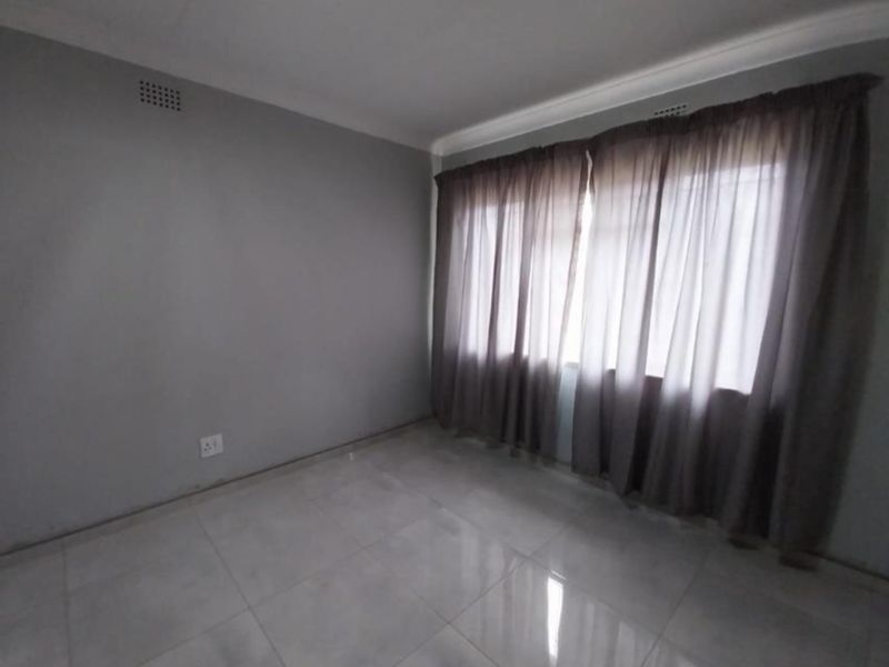 Turn the key to luxury living! - Photo 10