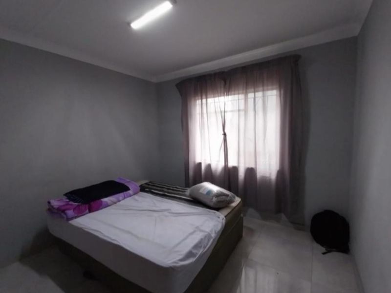 Turn the key to luxury living! - Photo 9