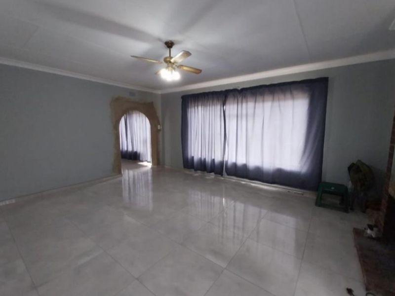 Turn the key to luxury living! - Photo 6