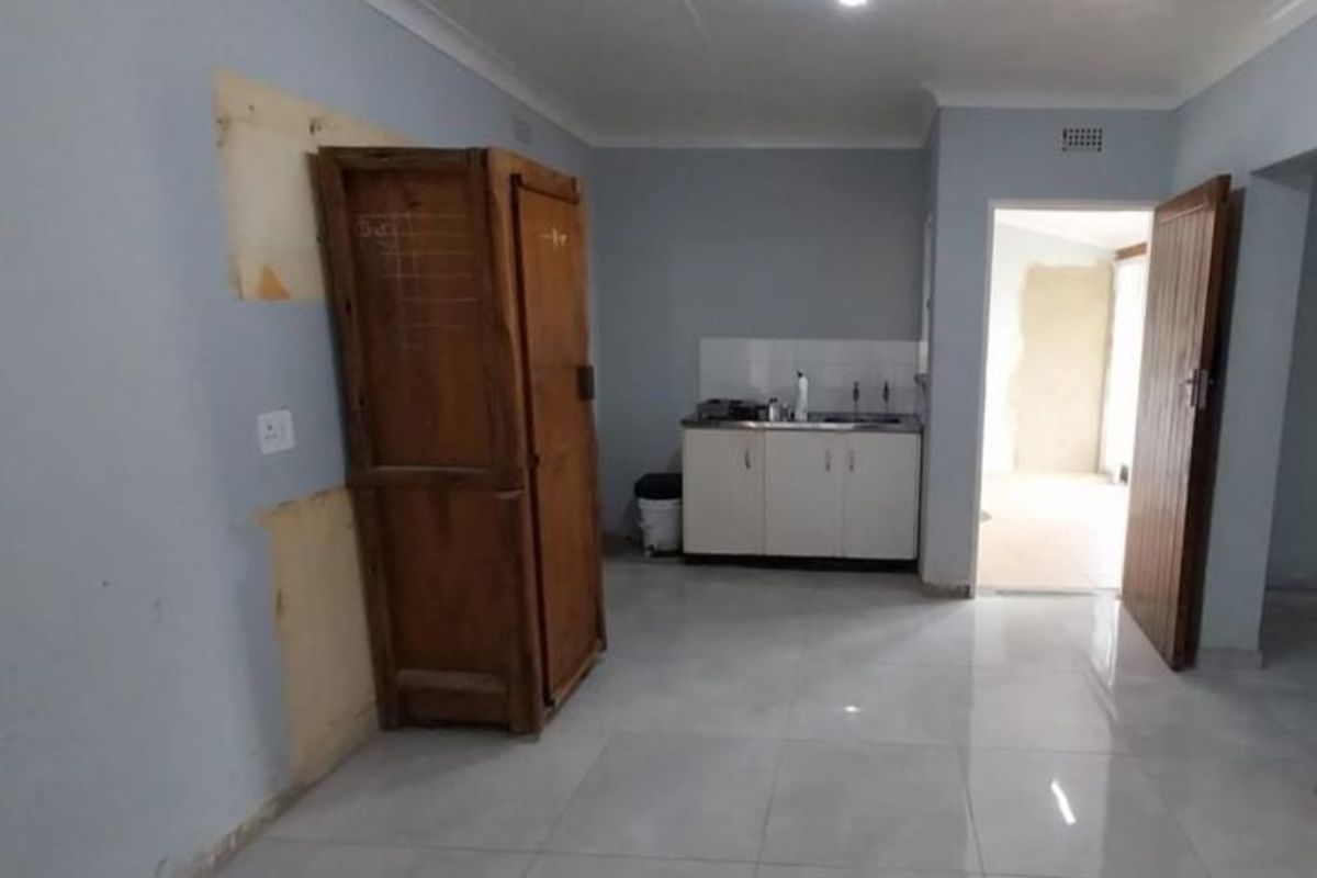 Turn the key to luxury living! - Photo 3