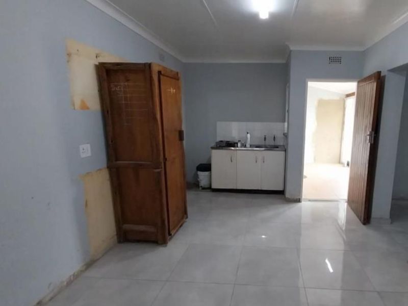 Turn the key to luxury living! - Photo 3