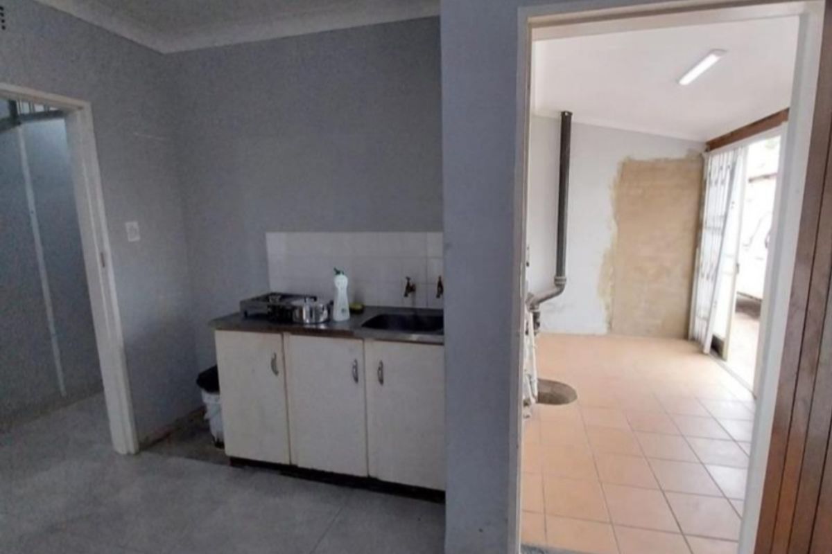 Turn the key to luxury living! - Photo 2