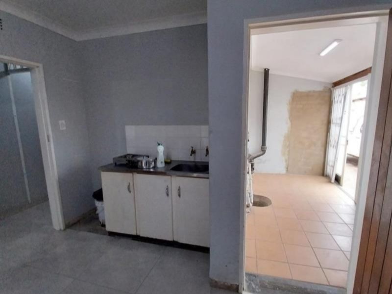 Turn the key to luxury living! - Photo 2