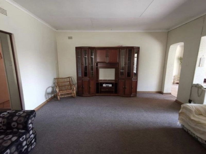 Your New Home, Perfectly Positioned - Photo 10