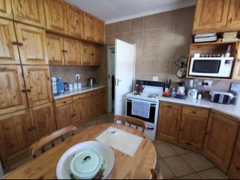 Your New Home, Perfectly Positioned - Photo 7
