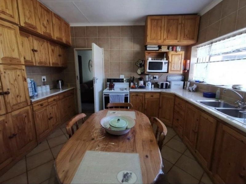 Your New Home, Perfectly Positioned - Photo 6