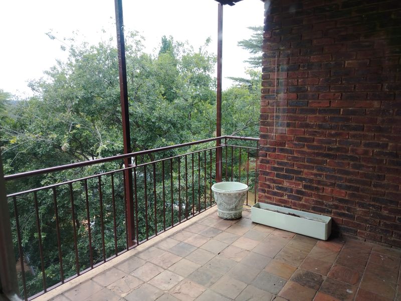 Beautiful Penthouse apartment for a steal! - Photo 9