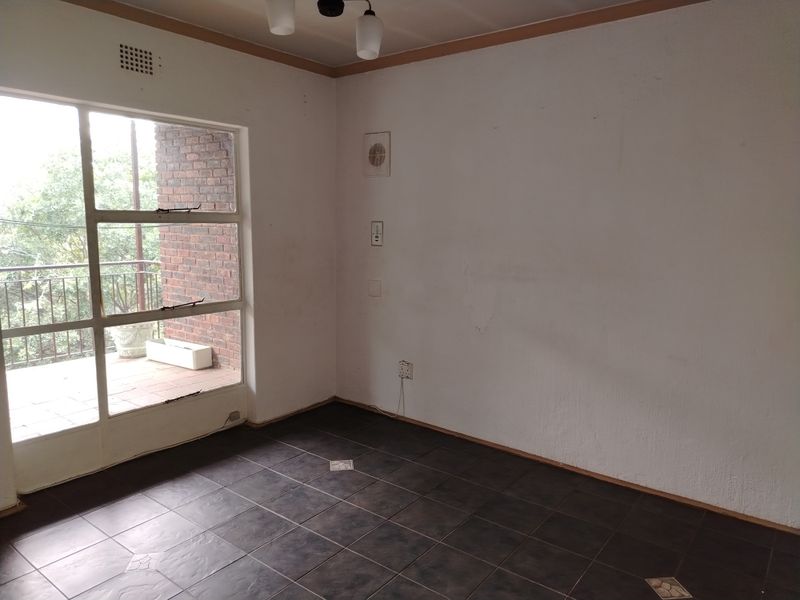 Beautiful Penthouse apartment for a steal! - Photo 8