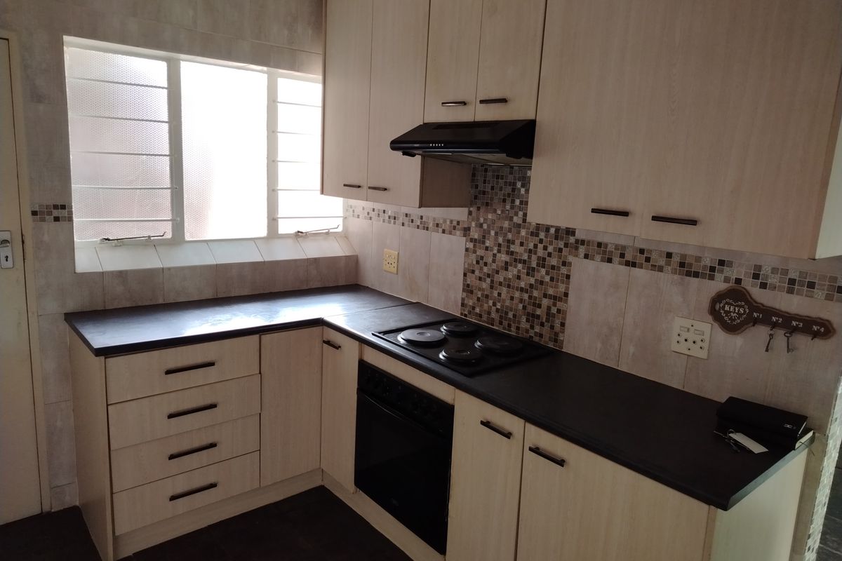 Beautiful Penthouse apartment for a steal! - Photo 4