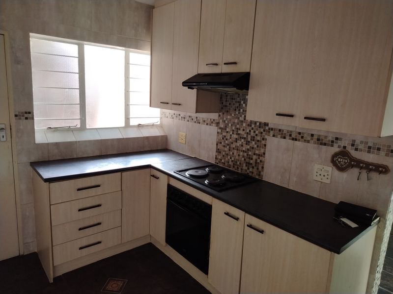 Beautiful Penthouse apartment for a steal! - Photo 4